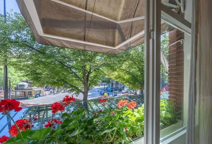 سوییت جونیور, Boutique Hotel Corona