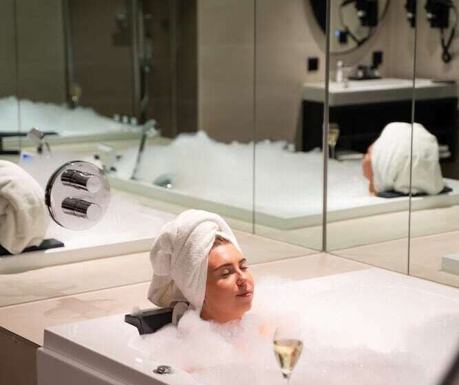 Полулюкс, Boutique Hotel Corona