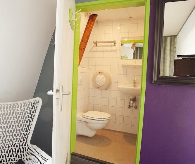 スタンダードルーム, The Flying Pig Downtown