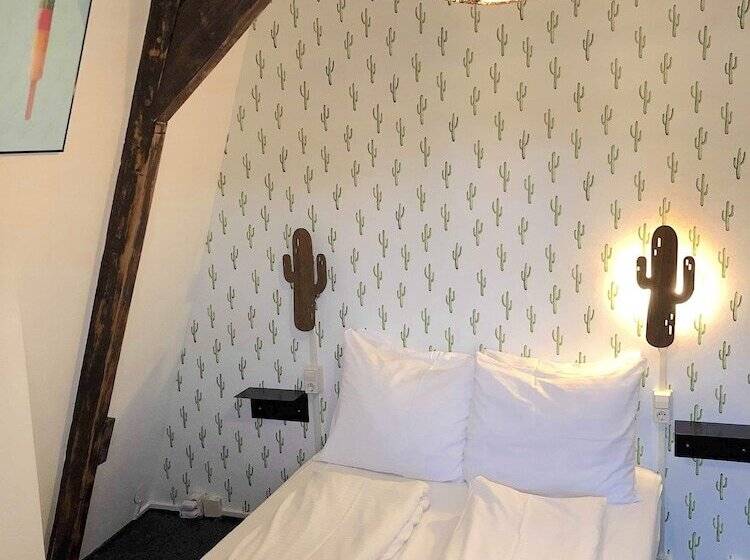 スタンダードルーム, The Flying Pig Downtown