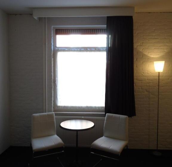 标准单人间, Café Restaurant De Posthoorn