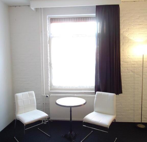 标准间, Café Restaurant De Posthoorn