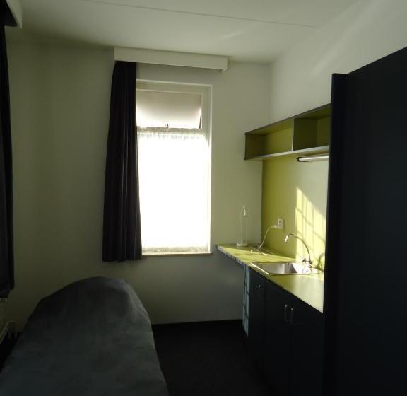 标准三人间, Café Restaurant De Posthoorn