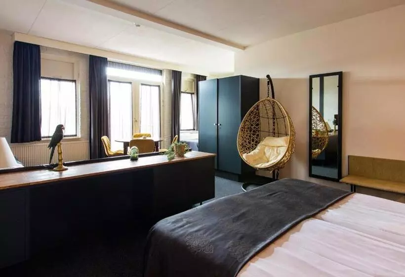 Standard Triple Room, Café Restaurant De Posthoorn