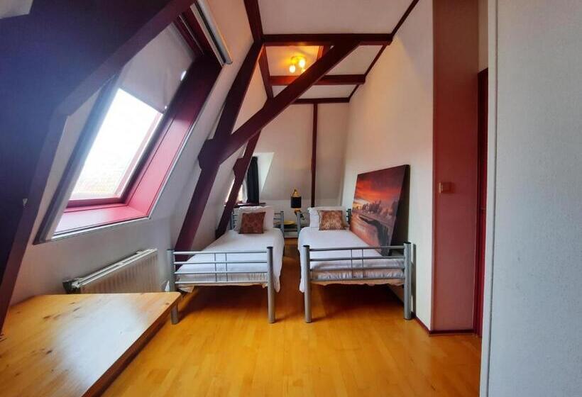 带3个卧室的公寓, Café Restaurant De Posthoorn