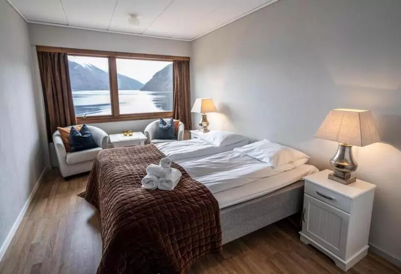 スタンダードルーム, Dragsvik Fjord