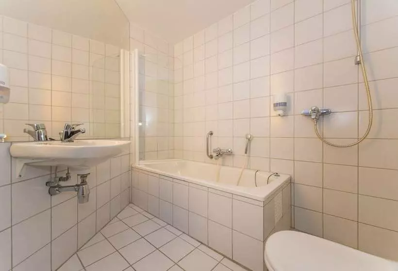 اتاق خانوادگی, Fast Hotel Lofoten
