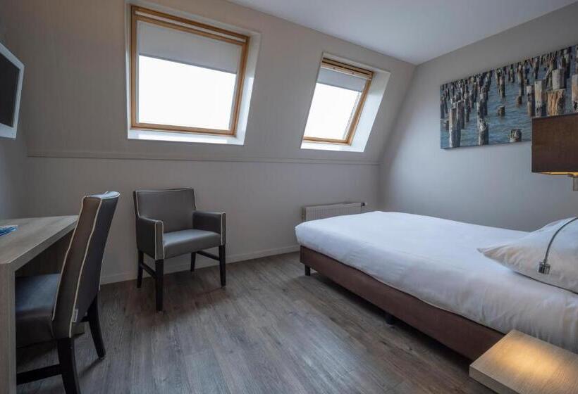 Номер Basic, Fletcher Zuiderduin Beach