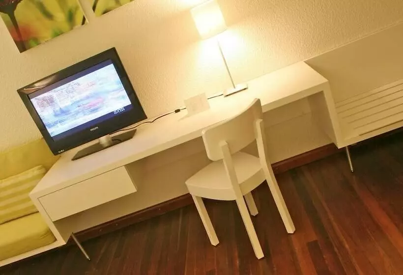 اتاق لوکس با چشمانداز, Holland House Beach