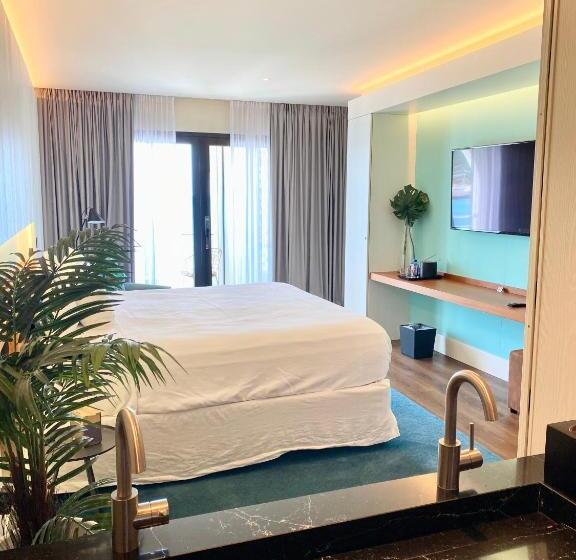 سوئیت پرزیدنت, Holland House Beach