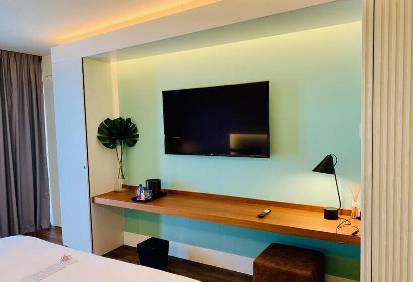 سوئیت پرزیدنت, Holland House Beach