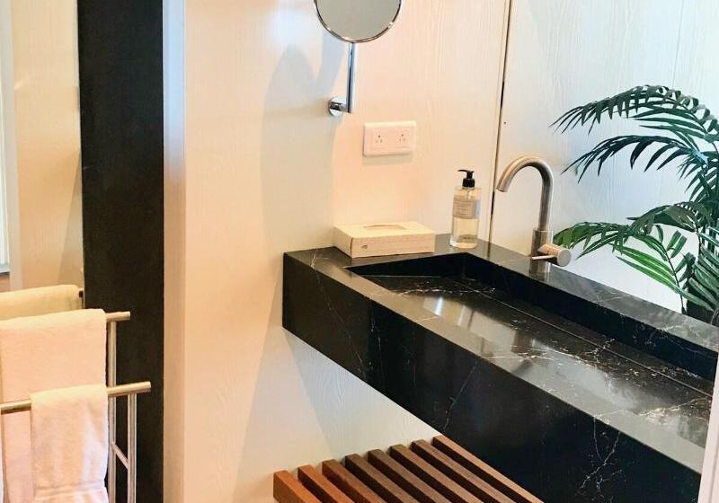 سوییت اجرایی, Holland House Beach