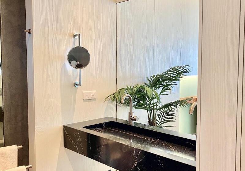 سوییت اجرایی, Holland House Beach