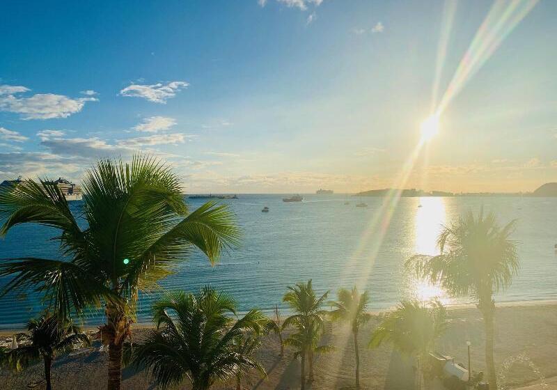 سوییت اجرایی, Holland House Beach