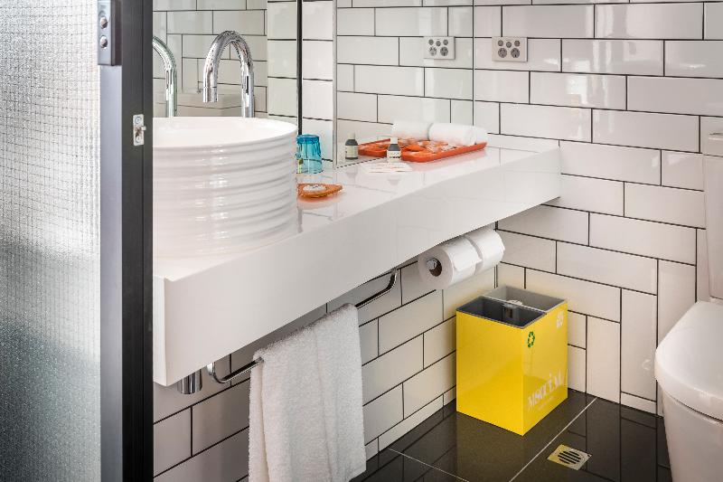 Номер Стандарт, M Social Auckland