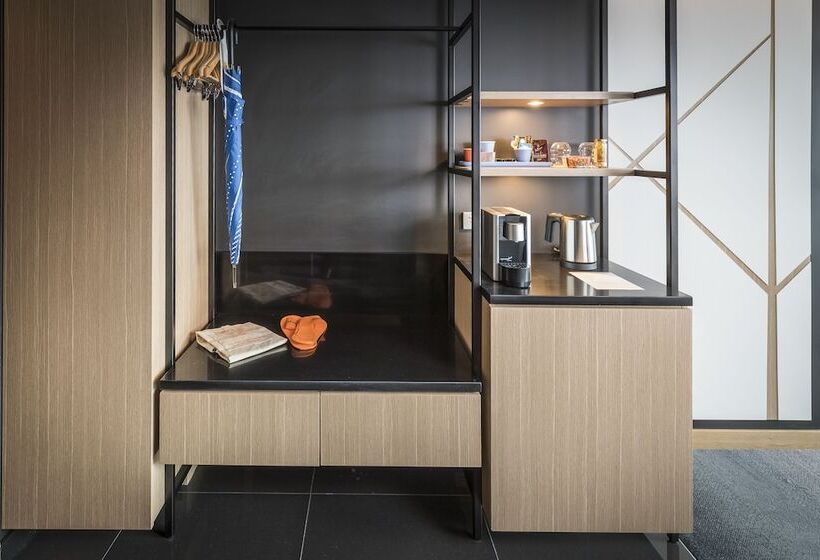 Номер Стандарт, M Social Auckland