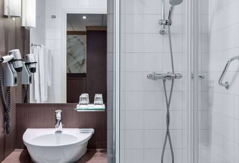 غرفة قياسية ثلاثية, NH Centre Utrecht