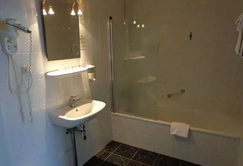 Standard Kolmen Hengen Huone, Wilhelmina