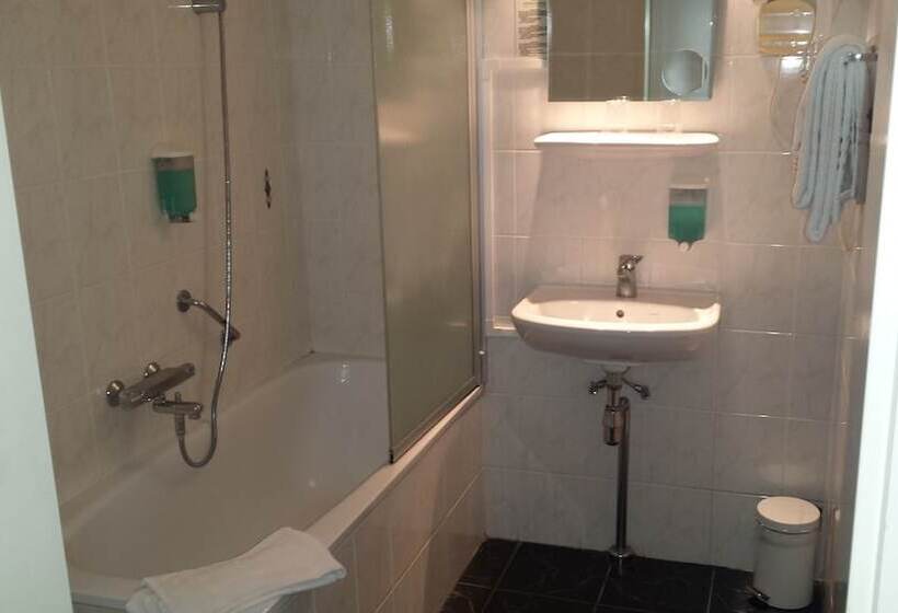 اتاق لوکس, Wilhelmina