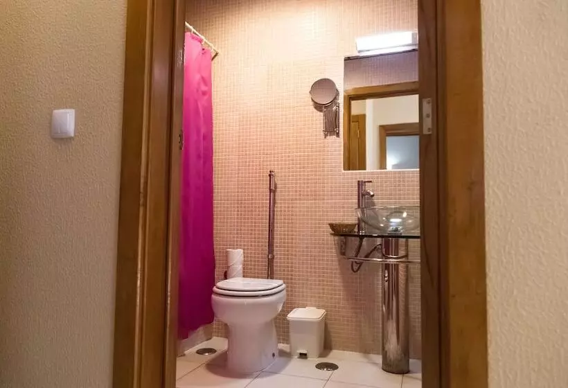 اتاق استاندارد سه نفره, Laitau