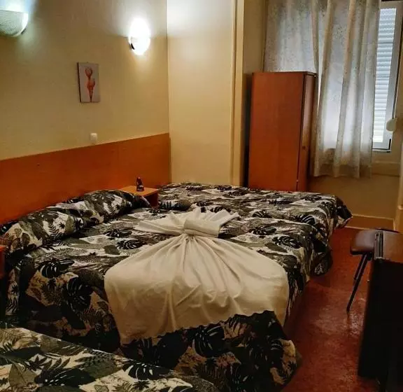 اتاق استاندارد سه نفره, Alojamento Local Pensão Rossio