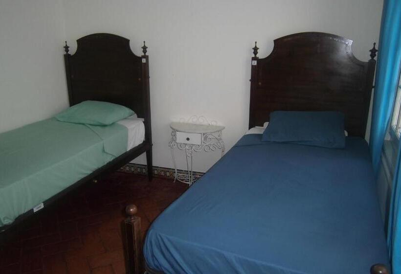 Quarto Triplo Estandar, Hostel The White Butterfly