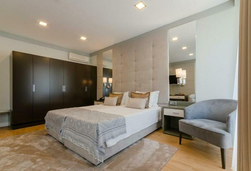 اتاق سوپریور با چشمانداز, Borges Chiado