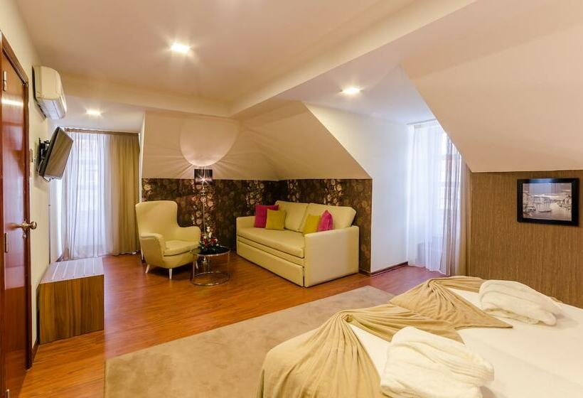 اتاق استاندارد چهار تخته, Borges Chiado
