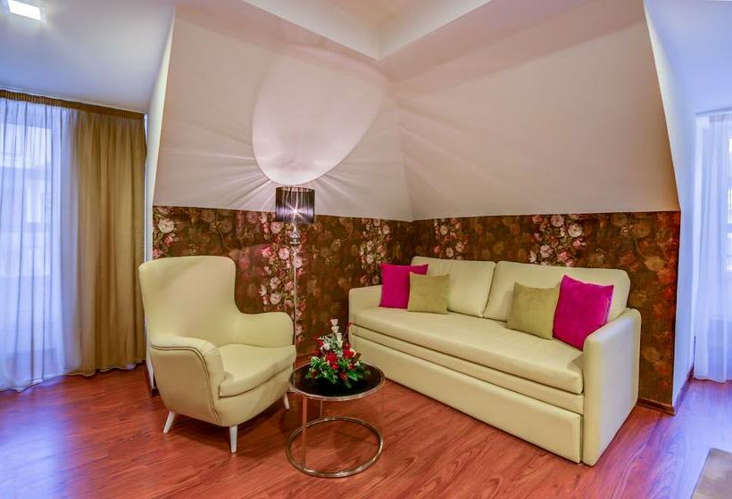 اتاق استاندارد چهار تخته, Borges Chiado