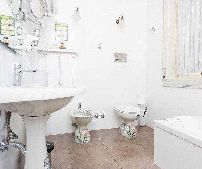 سوئیت رویال, Castelo Santa Catarina