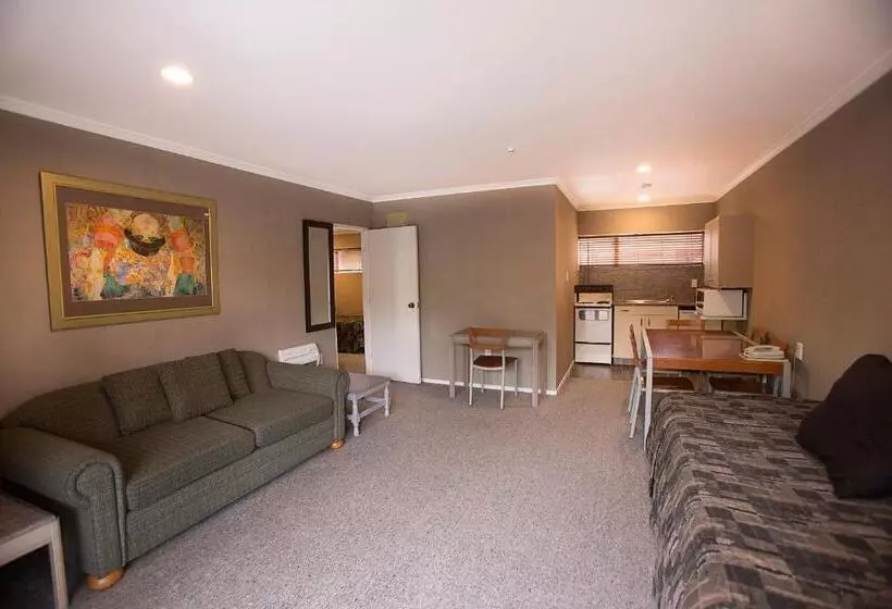 Perhehuone, Distinction Coachman Hotel, Palmerston North