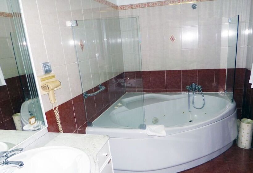 Номер Deluxe, Eden