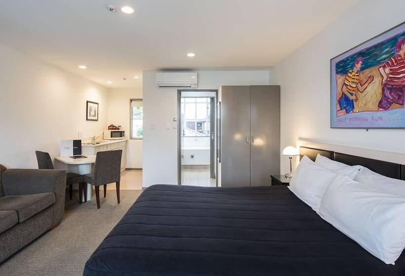 סטודיו אקזקיוטיב, Pavilions