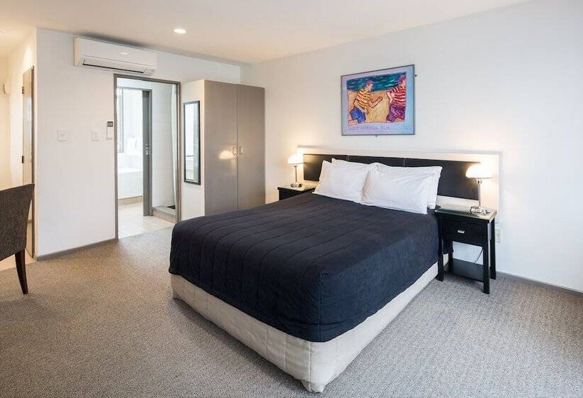 סטודיו אקזקיוטיב, Pavilions