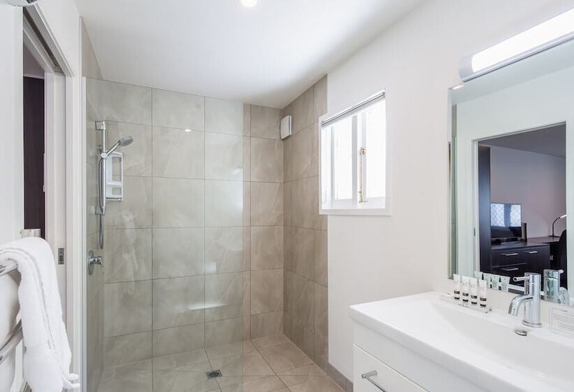 חדר סטודיו סטנדרד, Pavilions