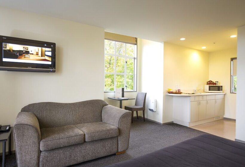 סטודיו סופריור, Pavilions