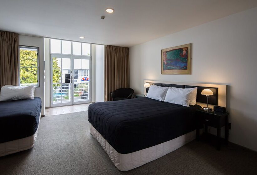 סטודיו סופריור, Pavilions