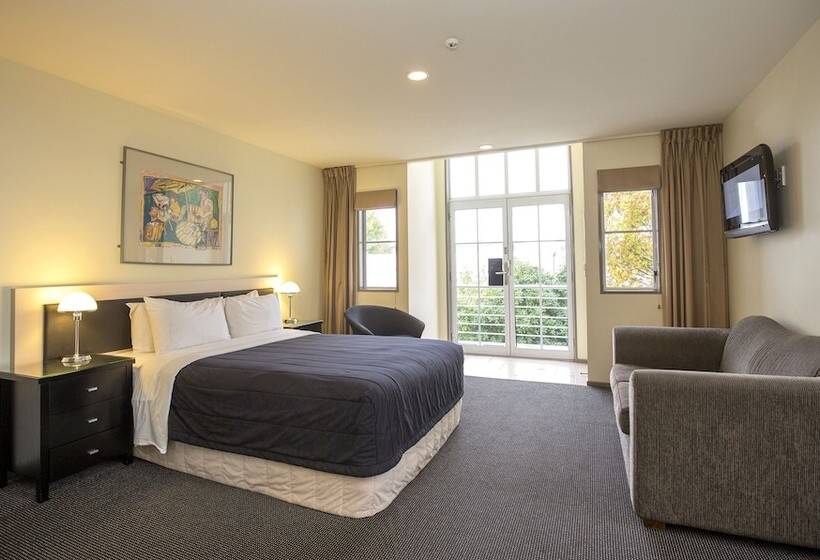 סטודיו סופריור, Pavilions