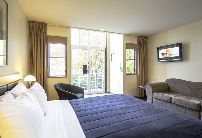 סטודיו סופריור, Pavilions