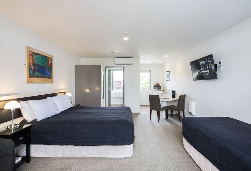 סטודיו סופריור, Pavilions