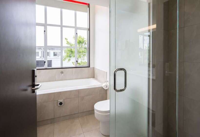 סטודיו אקזקיוטיב, Pavilions