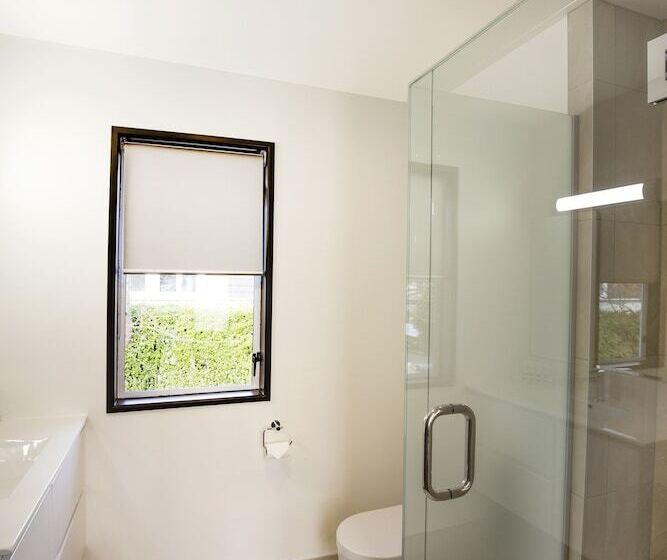 סטודיו סופריור, Pavilions