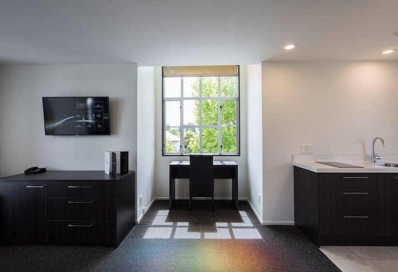 סטודיו סופריור, Pavilions