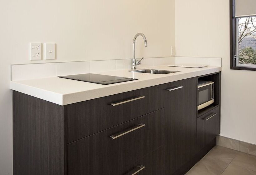 סטודיו סופריור, Pavilions