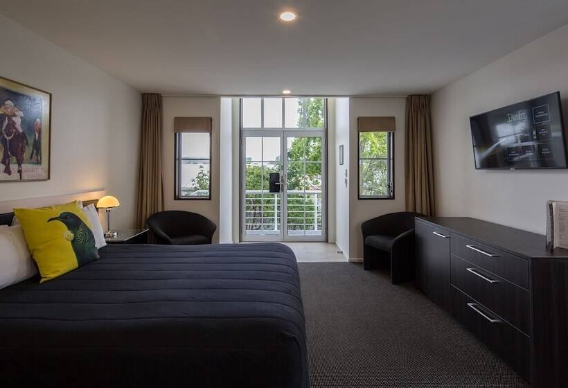 סטודיו סופריור, Pavilions