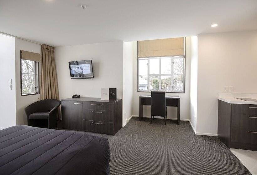 סטודיו סופריור, Pavilions