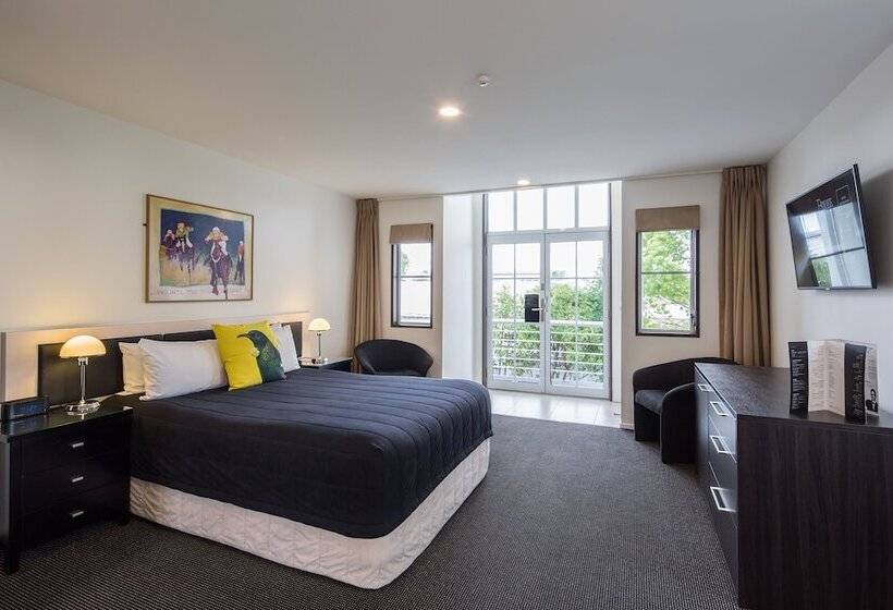 סטודיו סופריור, Pavilions