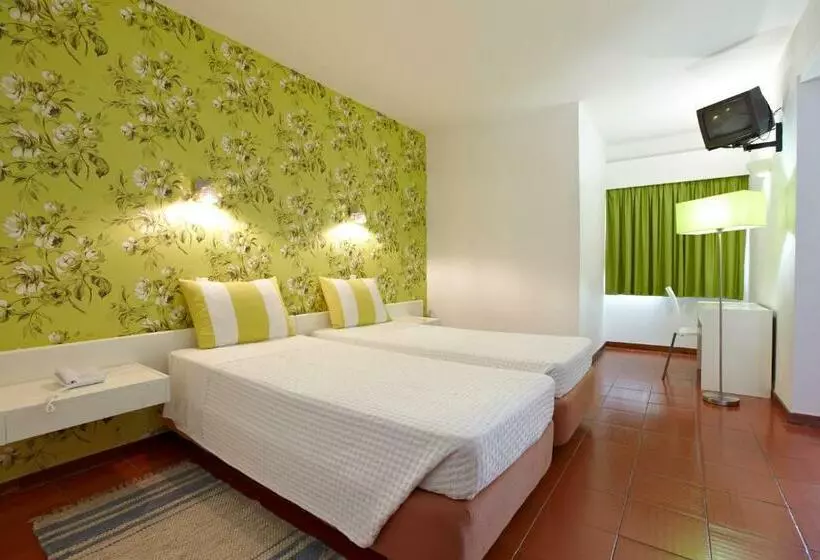اتاق استاندارد سه نفره, Praia Dourada