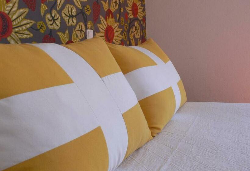 标准三人间, Praia Dourada