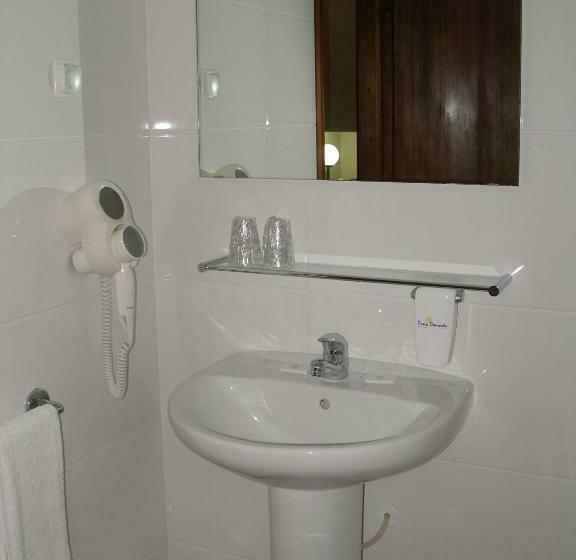 标准三人间, Praia Dourada